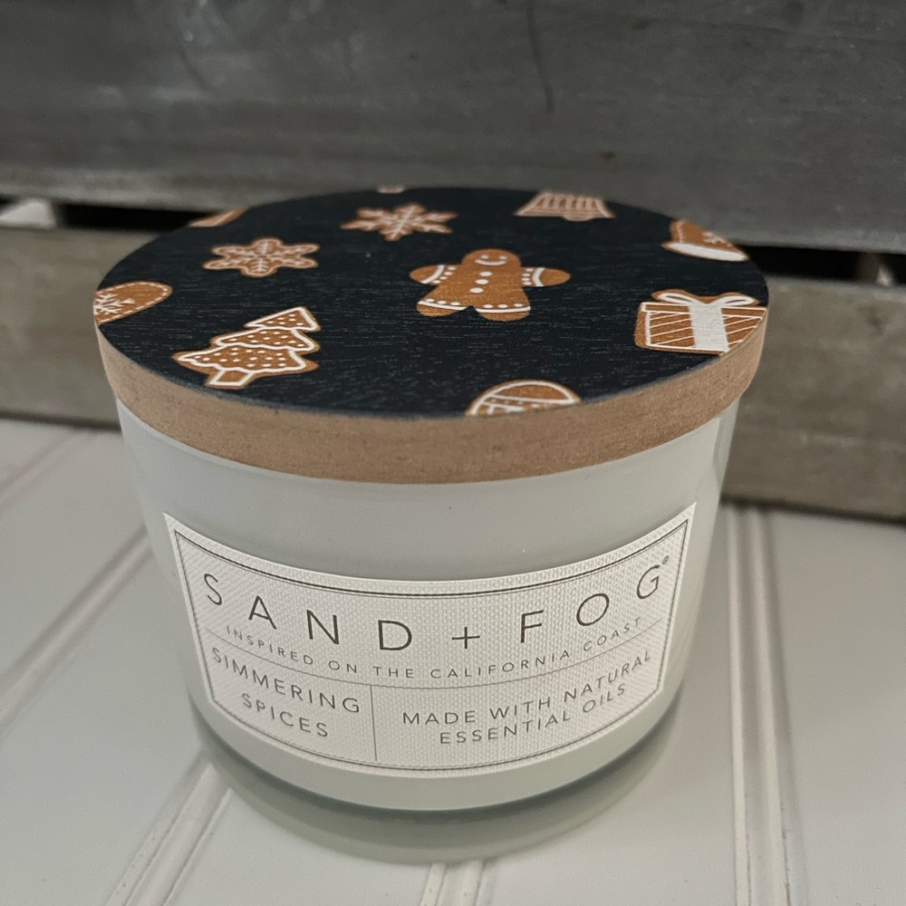 SAND+FOG gingerbread candle